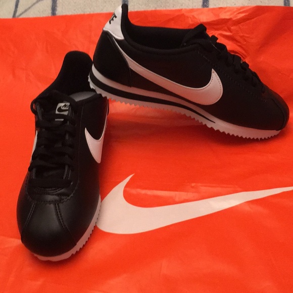 Nike Shoes - Nike classic Cortez leather
